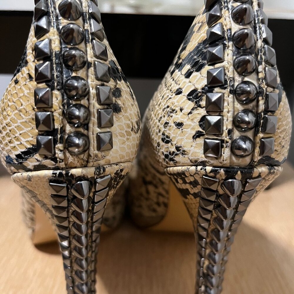 EUC BCBG Maxazria Dree1 Studded Snake Embossed Peep Toe Sashay Heels (7) - Picture 2 of 6